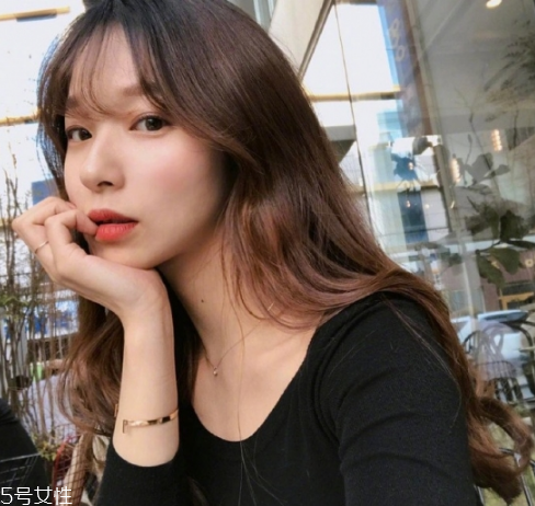 大餅臉適合什么劉海 完美修飾大臉