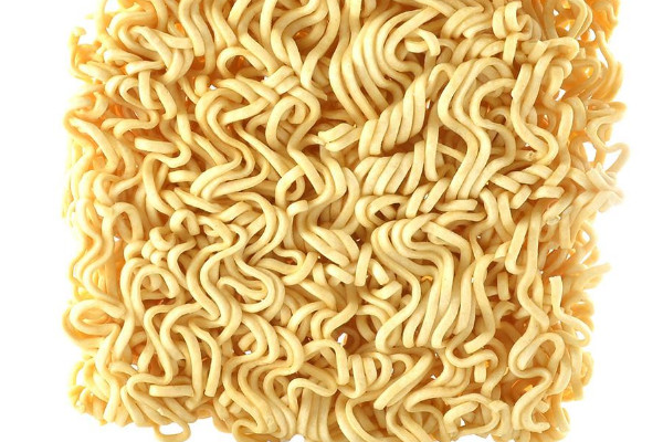 方便面是誰發明的？買方便面注意看保質期