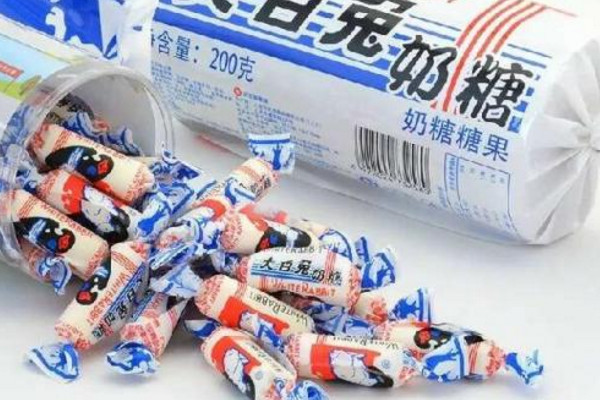 為什么大白兔奶糖包一層糯米糖紙？老版糖紙比一斤糖還貴