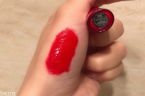阿瑪尼紅管402和405哪個好看 阿瑪尼紅管402和405區別