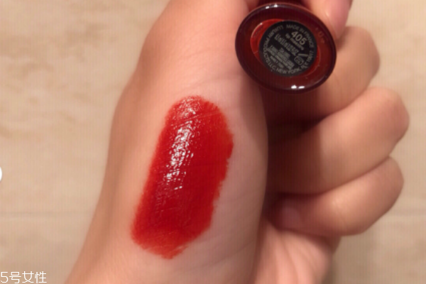 阿瑪尼紅管402和405哪個好看 阿瑪尼紅管402和405區別
