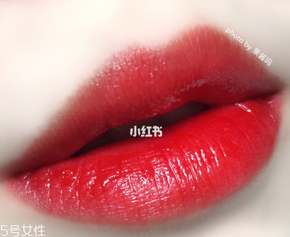 阿瑪尼紅管402和405哪個好看 阿瑪尼紅管402和405區別