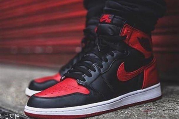 aj1禁穿和黑紅的區別 最火的配色之一