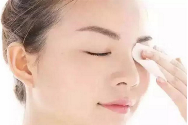 如何卸妝最干凈又快 各種卸妝產品的使用方法