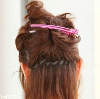 短發半丸子頭的扎法圖解 短發半丸子頭扎法教程
