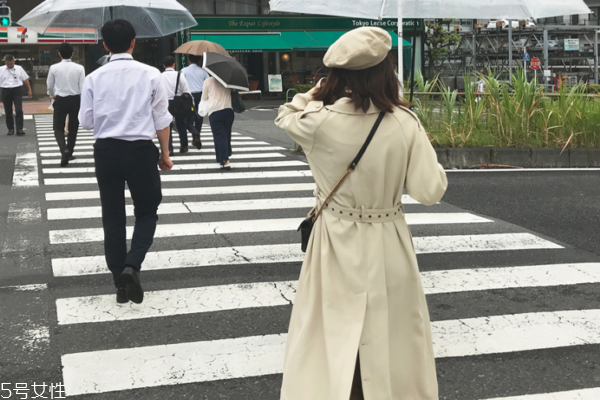 風衣可以干洗嗎 認準正規干洗店