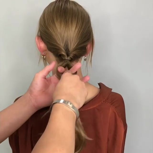 女生長發低馬尾發型怎么扎