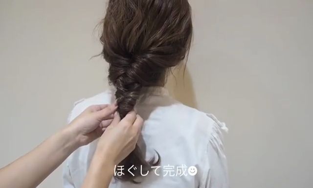 女生長發低馬尾發型怎么扎