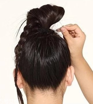 發量少怎么扎丸子頭 4步打造圓潤后腦勺