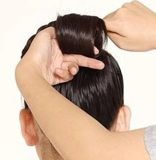 發量少怎么扎丸子頭 4步打造圓潤后腦勺