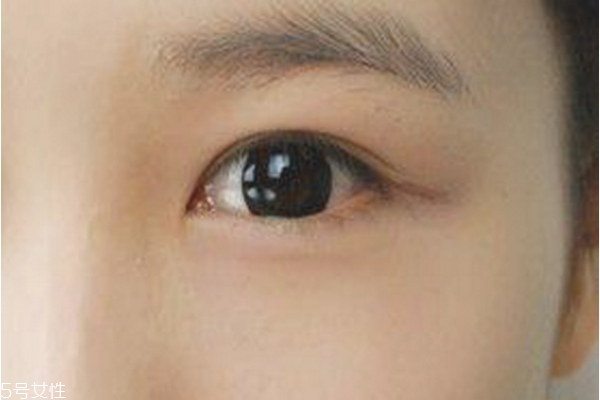 單眼皮自然變雙眼皮的化妝技巧 簡(jiǎn)單5步變外雙大眼妹