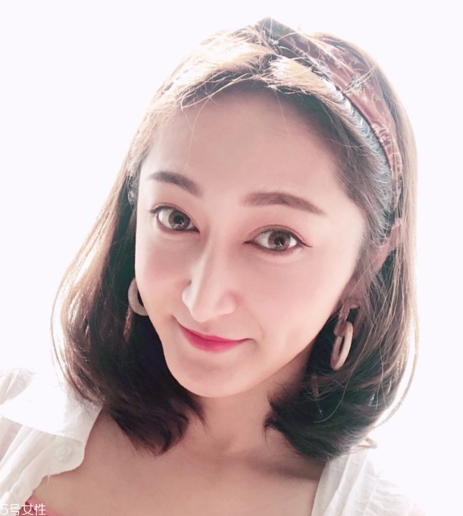 中長發怎么打理好看 5個中長發打理小技巧