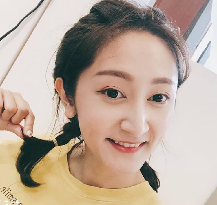 中長發怎么打理好看 5個中長發打理小技巧