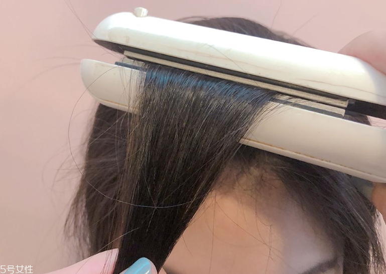 發量少怎么扎馬尾圖解 2招拯救微禿女孩