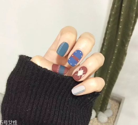 格紋光療美甲圖片 讓指尖的氣質發光發熱
