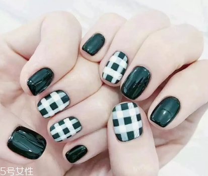 格紋光療美甲圖片 讓指尖的氣質發光發熱