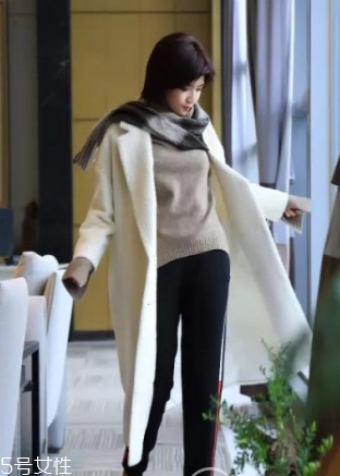 莫蘭迪色怎么搭配衣服 4招展現優雅女人味