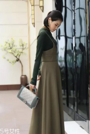 莫蘭迪色怎么搭配衣服 4招展現優雅女人味