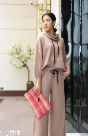 莫蘭迪色怎么搭配衣服 4招展現優雅女人味