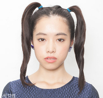 如何自己做簡單盤發 雙丸子頭最好看的扎法