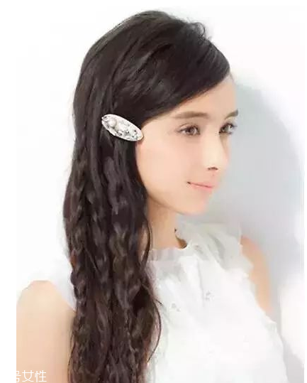 燙發怎么扎好看 最新長卷發扎法教程