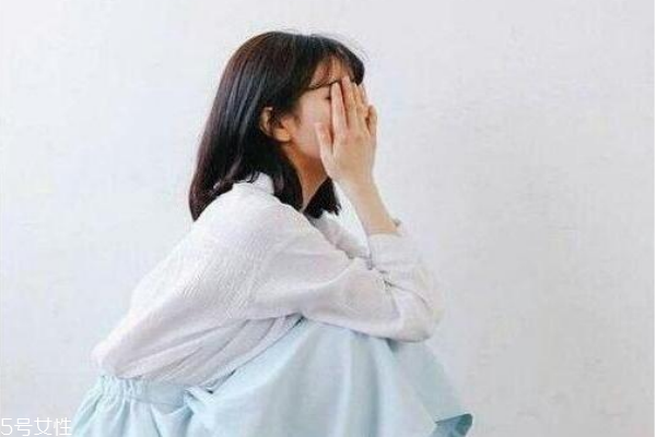 黑茶色好看嗎 黑茶色與黑色頭發對比