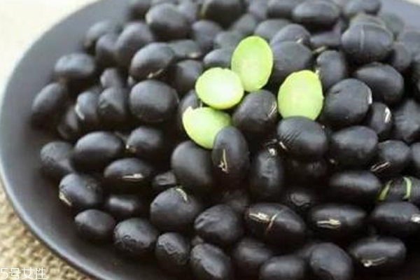多吃黑豆頭發能變黑嗎 沒有科學根據