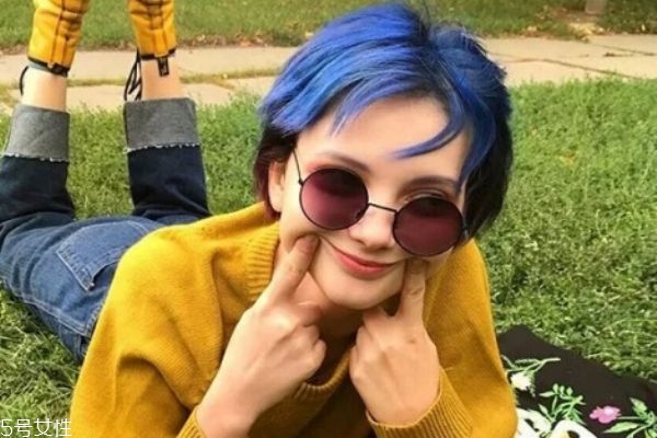 藍黑色是什么顏色 藍黑色頭發圖片