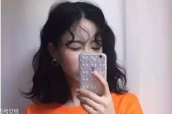 齊肩短發燙什么卷好看 齊肩發這樣弄最好看