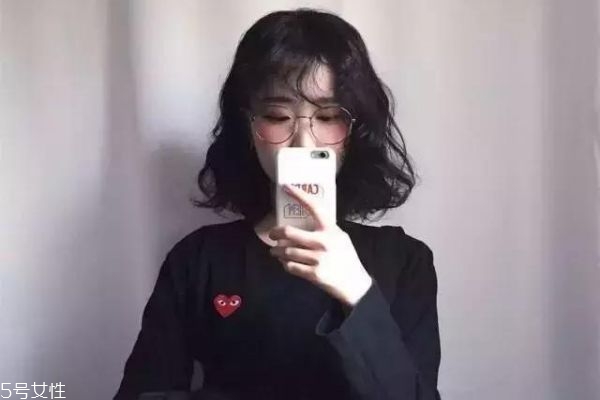 齊肩短發燙什么卷好看 齊肩發這樣弄最好看