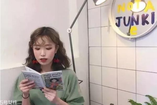 齊肩短發燙什么卷好看 齊肩發這樣弄最好看