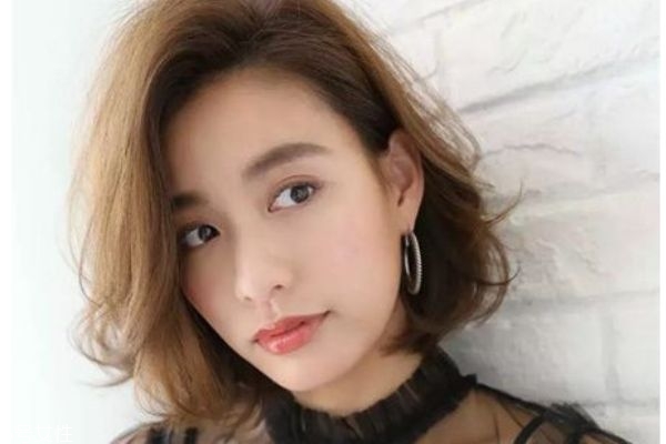 齊肩短發燙什么卷好看 齊肩發這樣弄最好看