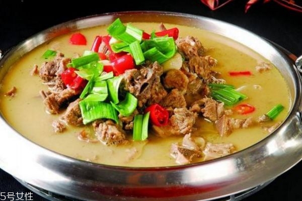 冬季吃羊肉火鍋的營養價值好處和做法