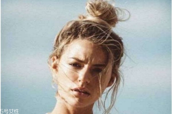 鵝蛋臉怎么扎頭發好看 女生韓式可愛發型圖片
