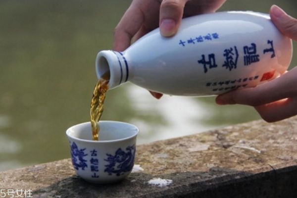 冬季養生保暖四種酒喝了對身體好
