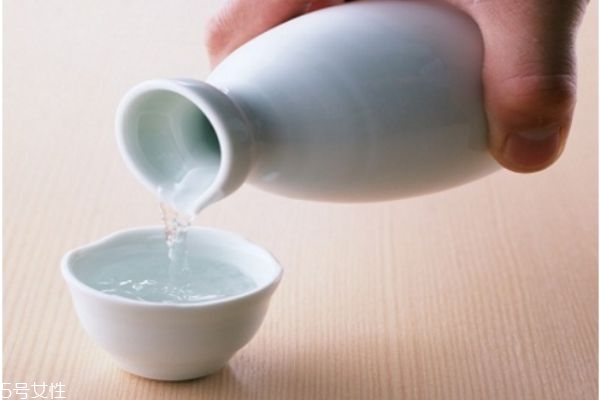 冬季養生保暖四種酒喝了對身體好