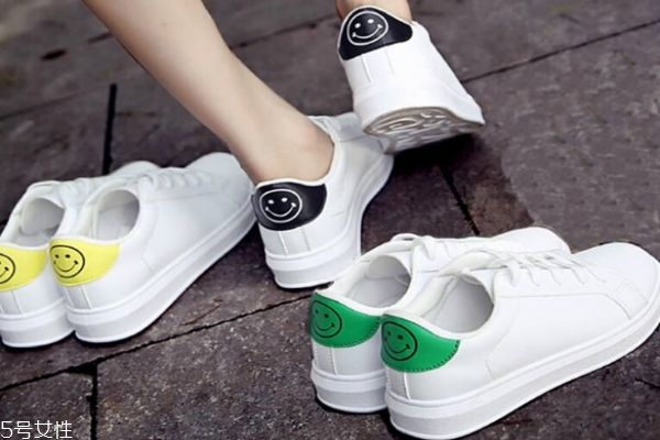 白鞋子發黃有什么辦法變白 不同種類不同洗法