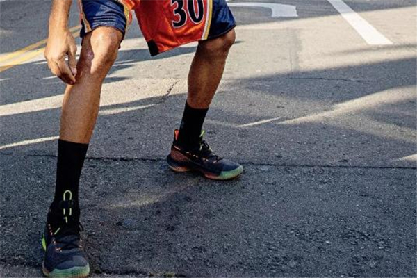 ua curry 6庫里6代實戰怎么樣 防滑性較差
