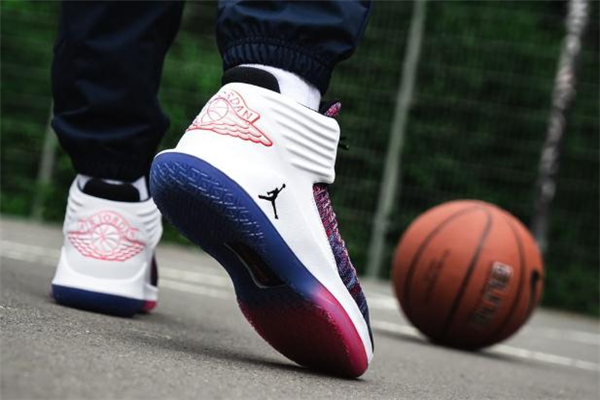 aj32美版和中國版本的區別 鞋底最明顯