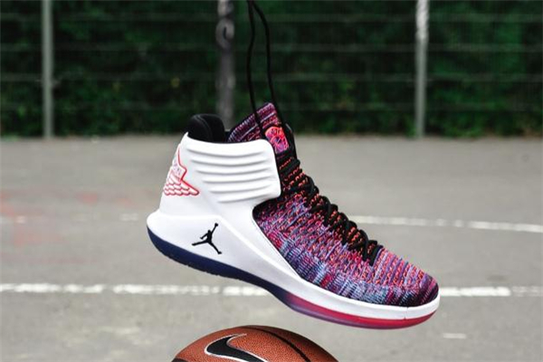 aj32美版和中國版本的區別 鞋底最明顯