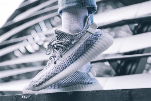 yeezy 350 static發售價格 與眾不同的半透明設計