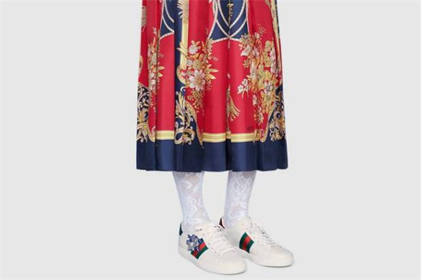 gucci豬年限定小白鞋多少錢(qián) 可愛(ài)到犯規(guī)