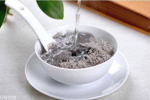 黑芝麻糊怎么沖不結塊 芝麻功效及吃法