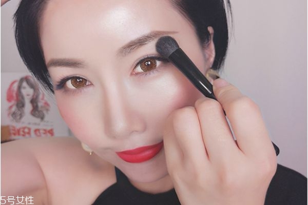 高光側影怎么什么牌子好 高光粉的用法