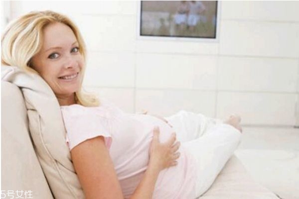 孕婦乳房脹痛是否正常 孕婦乳房怎么保養