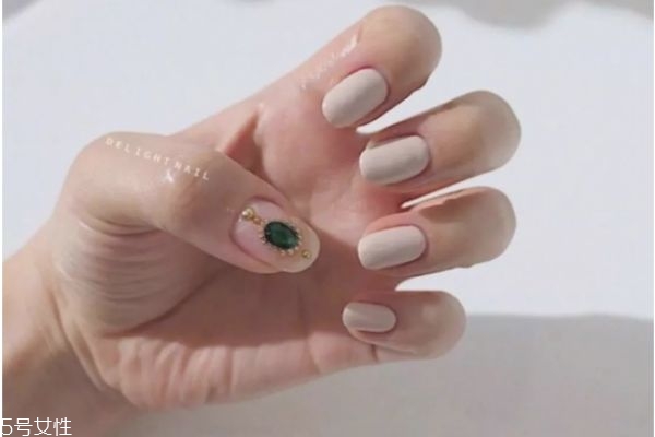女生秋冬做什么美甲好看 冬季美甲這幾款最顯氣質