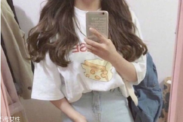 微卷長發發型 女生微卷長發圖片