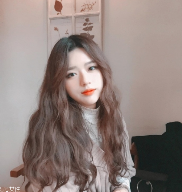女生卷發發型圖片 學生長卷發發型圖片