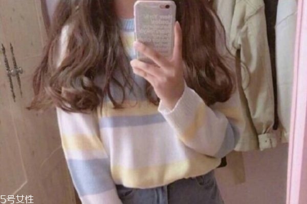 微卷長發發型 女生微卷長發圖片