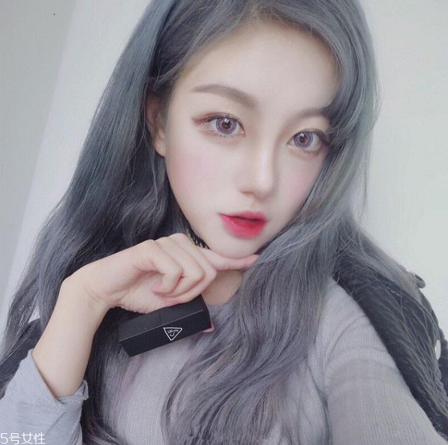 微卷長發發型 女生微卷長發圖片